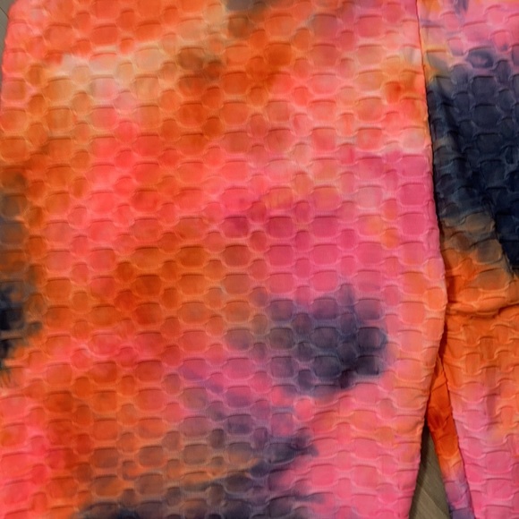 3/$15 Tie dye print honeycomb stretch longer short size 2X jrs - Picture 7 of 15